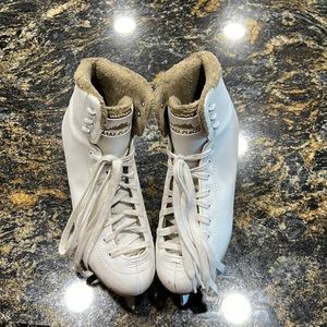 Whitney Lake Placid White Ice stakes Size 7